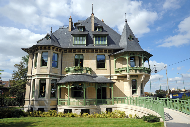 Die heute hervorragend restaurierte Villa Demoiselle zeigt sehenswerte Möbeln, Wandmalereien, Buntglasfenstern und vieles mehr