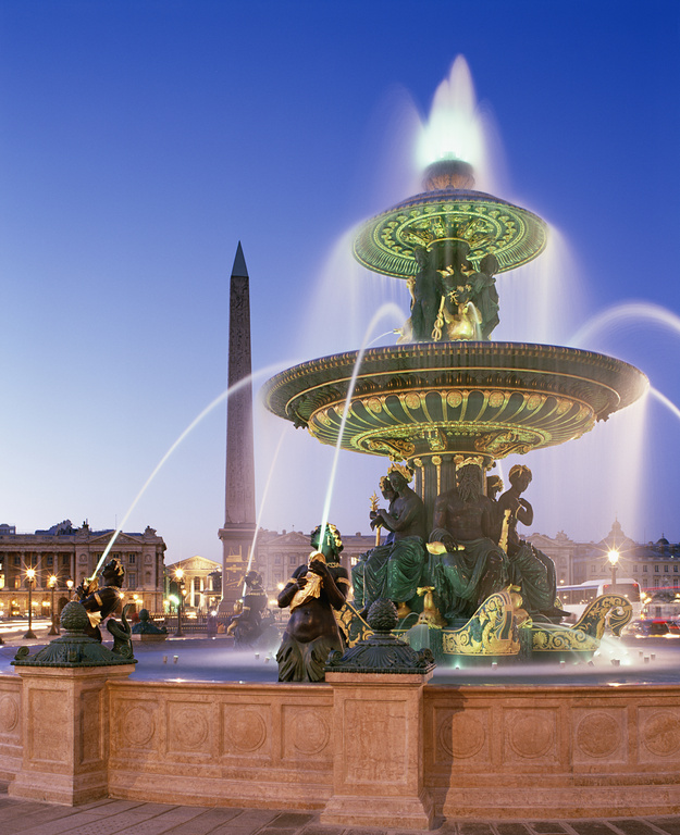 Am Place de la Concorde befinden sich einige beeindruckende Monumente und andere angrenzende empfehlenswerte Sehenswürdigkeiten von Paris